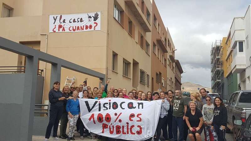 Una de las pancartas colocadas este domingo en Ojos de Garza (Foto TA)